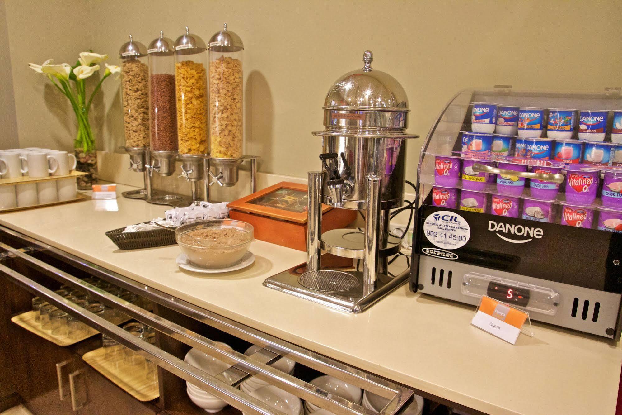 Holiday Inn Express Campo De Gibraltar-Barrios By Ihg Los Barrios Ngoại thất bức ảnh