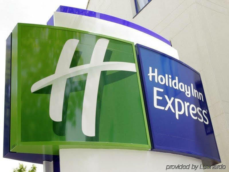 Holiday Inn Express Campo De Gibraltar-Barrios By Ihg Los Barrios Ngoại thất bức ảnh