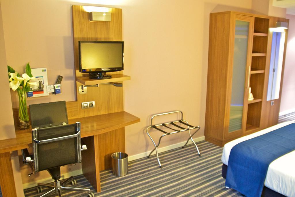 Holiday Inn Express Campo De Gibraltar-Barrios By Ihg Los Barrios Ngoại thất bức ảnh